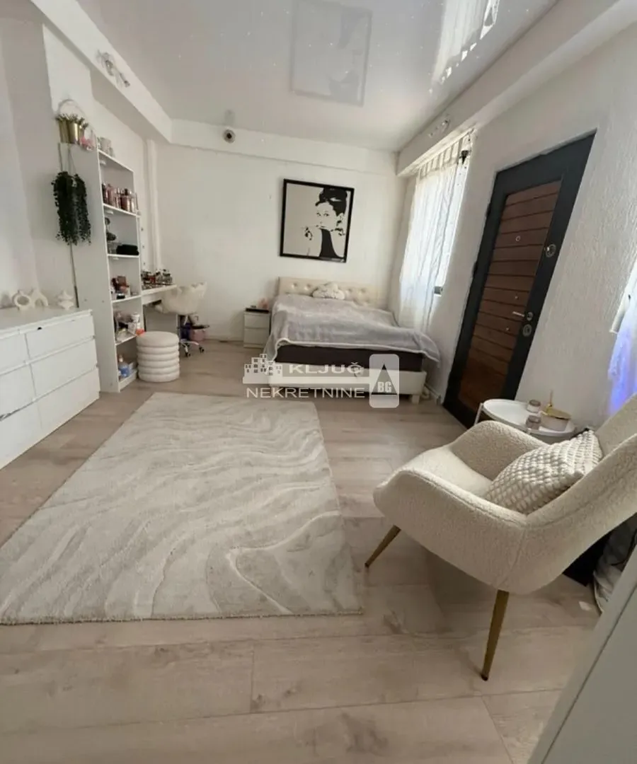 Prodaja, dvosoban stan, 87m², Đeram Pijaca, Beograd