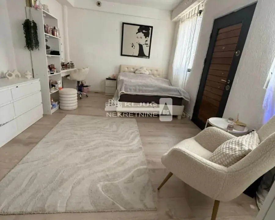 Prodaja, dvosoban stan, 87m², Đeram Pijaca, Beograd