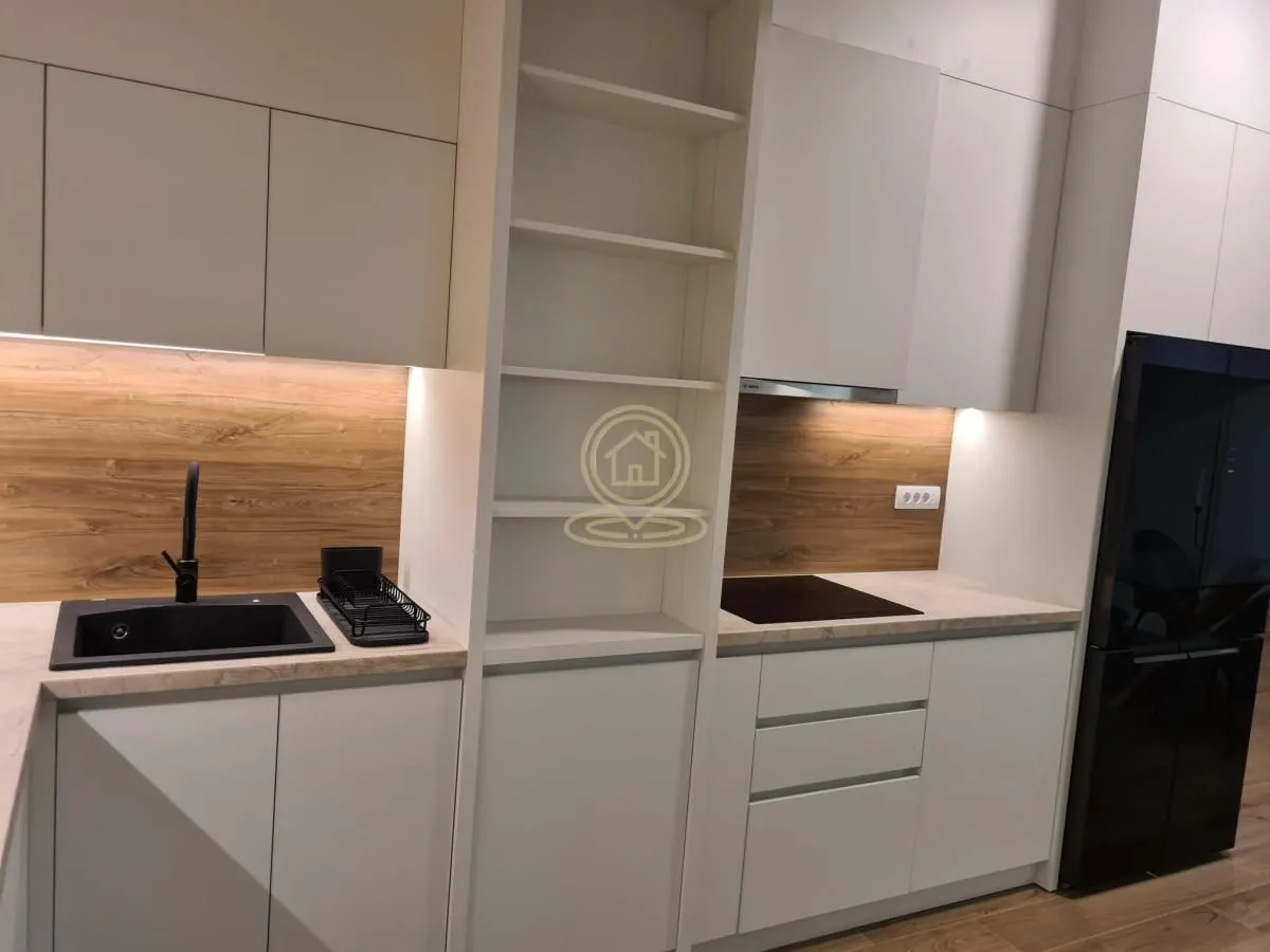 Izdavanje, trosoban stan, 200m², Savski Venac, Beograd