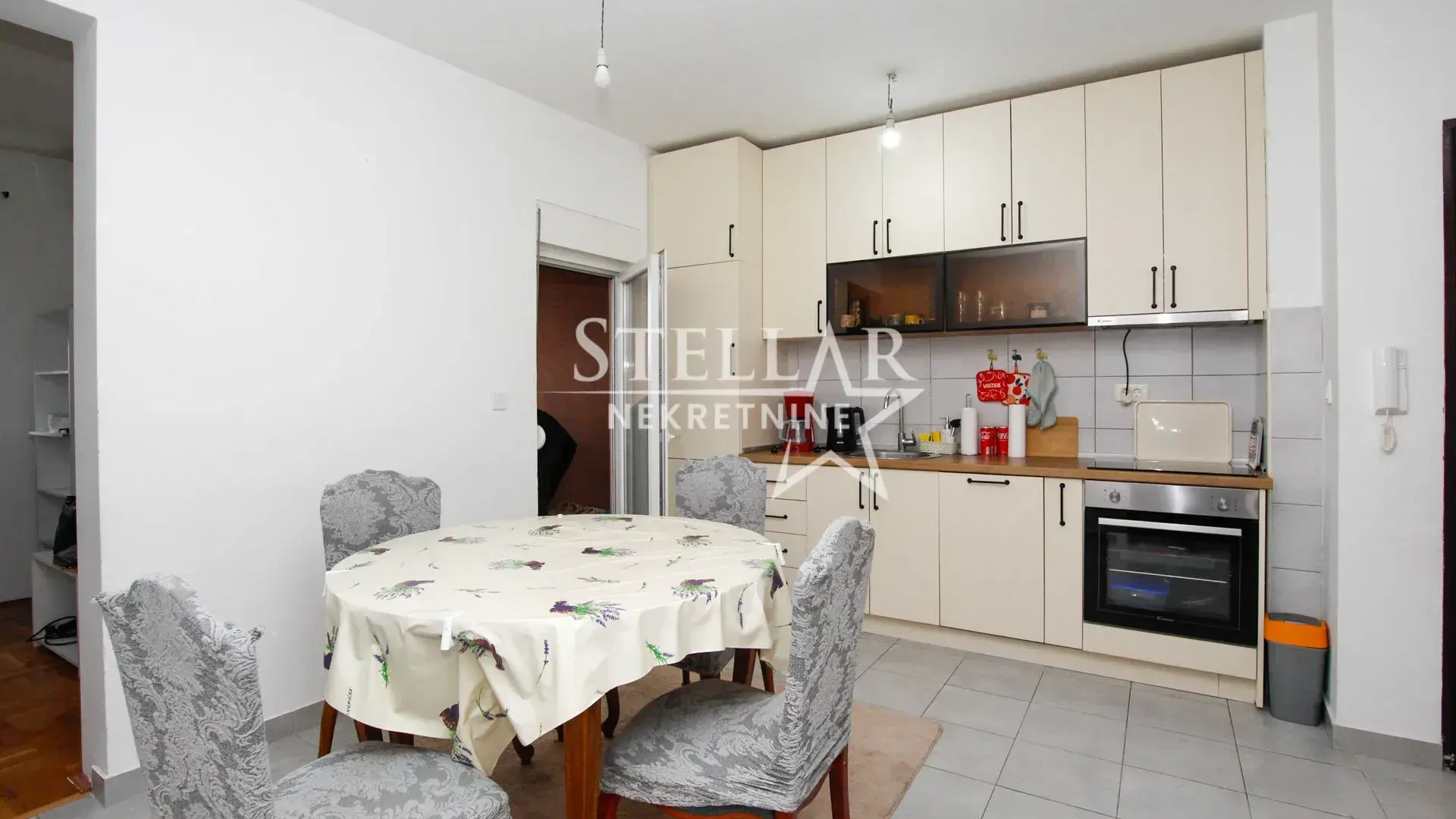 Izdavanje, dvosoban stan, 64m², 1 maj, Podgorica
