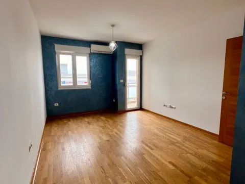 Izdavanje, jednosoban stan, 42m², City Kvart, Podgorica - image 4
