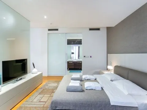 Daily-rent, two bedroom apartment, 508m², Dukley Gardens, Budva - image 12