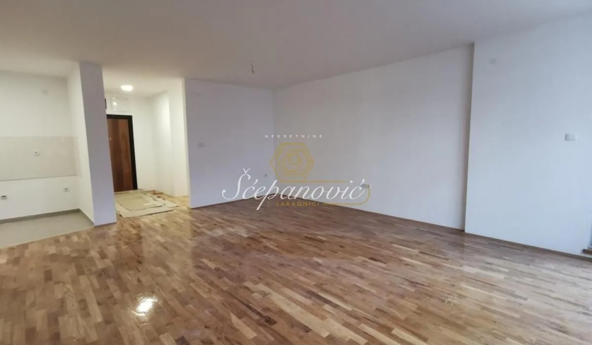 Prodaja, četvorosoban stan, 103m², Salajka, Novi Sad Sve Podlokacije