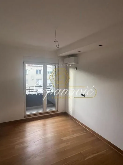 Prodaja, četvorosoban stan, 240m², Adamovićevo Naselje, Novi Sad Sve Podlokacije