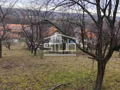 Zemljište in Arnajevo