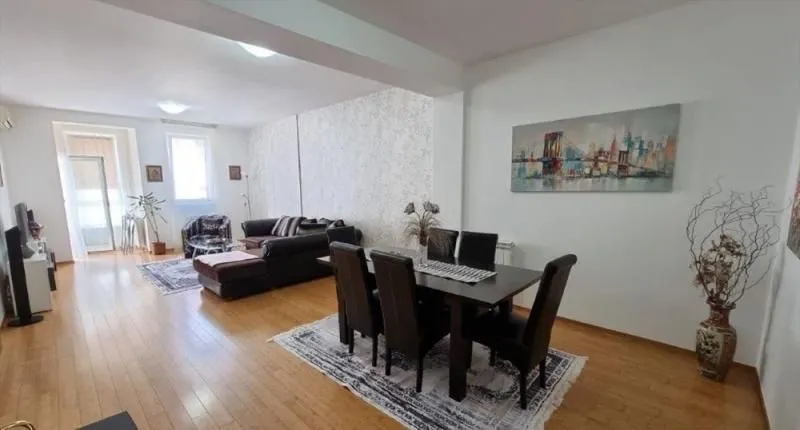 Izdavanje, trosoban stan, 88m², Kalenić Pijaca, Vračar Sve Podlokacije