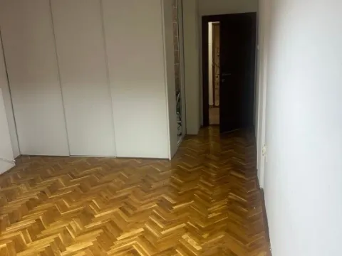 Izdavanje, poslovni prostor, 36m², Centar, Podgorica - image 4