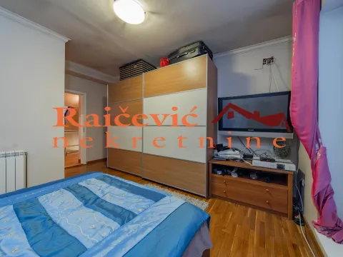 Sale, four bedroom apartment, 202m², Savski Venac, Beograd - image 12