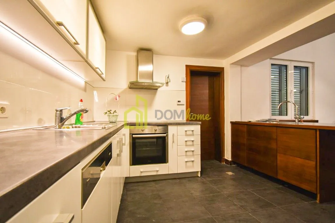 Prodaja, kuća, 230m², Mareza, Podgorica