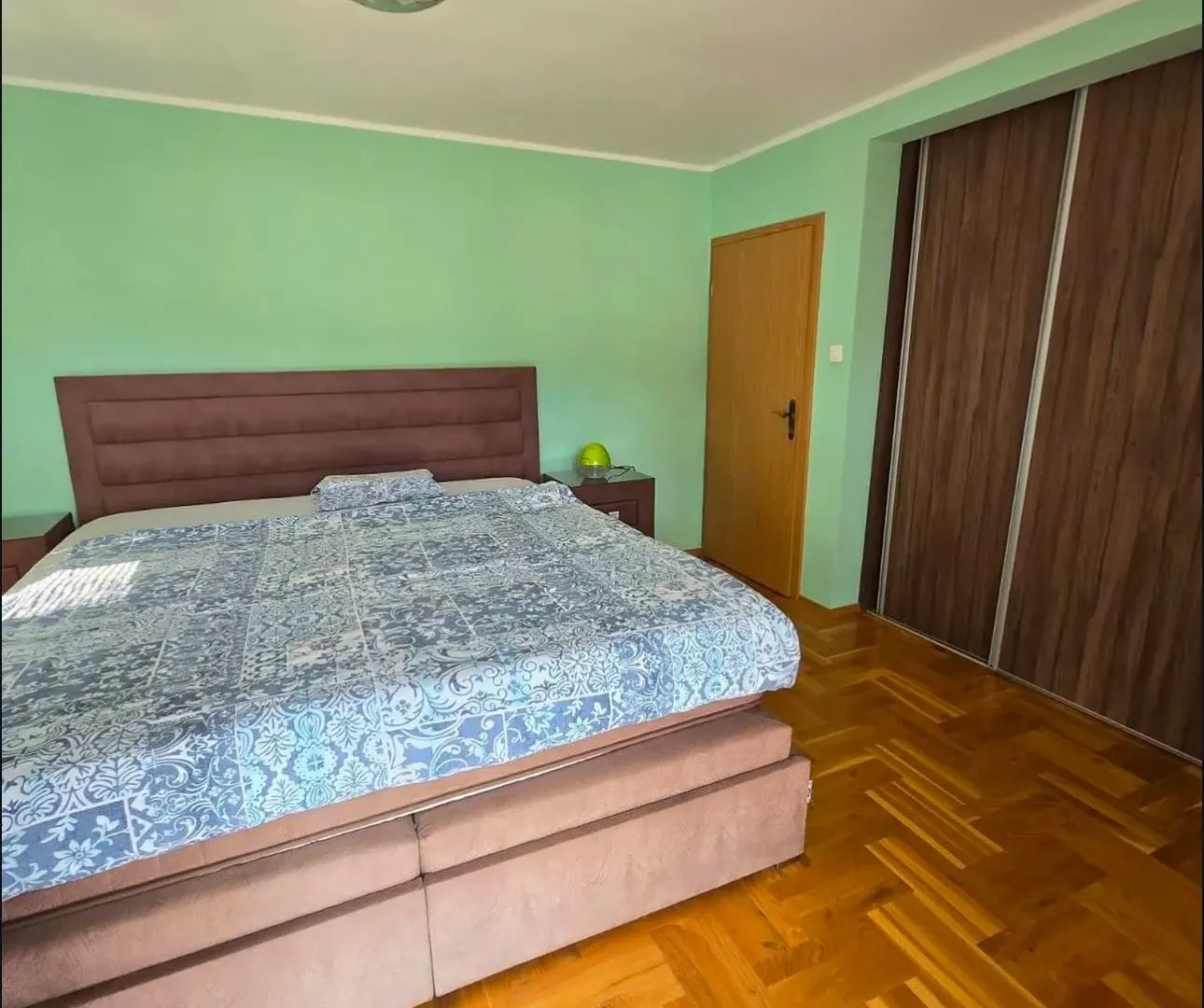 Izdavanje, kuća, 200m², Zagorič, Podgorica