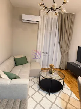 Dnevni boravak sa garniturom, stočićem i TV komodom. - image 7