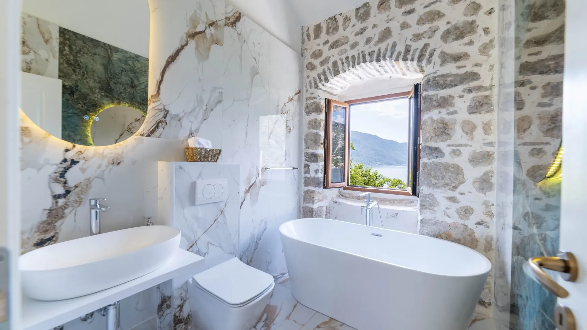 Rent, house, 150m², Orahovac, Kotor