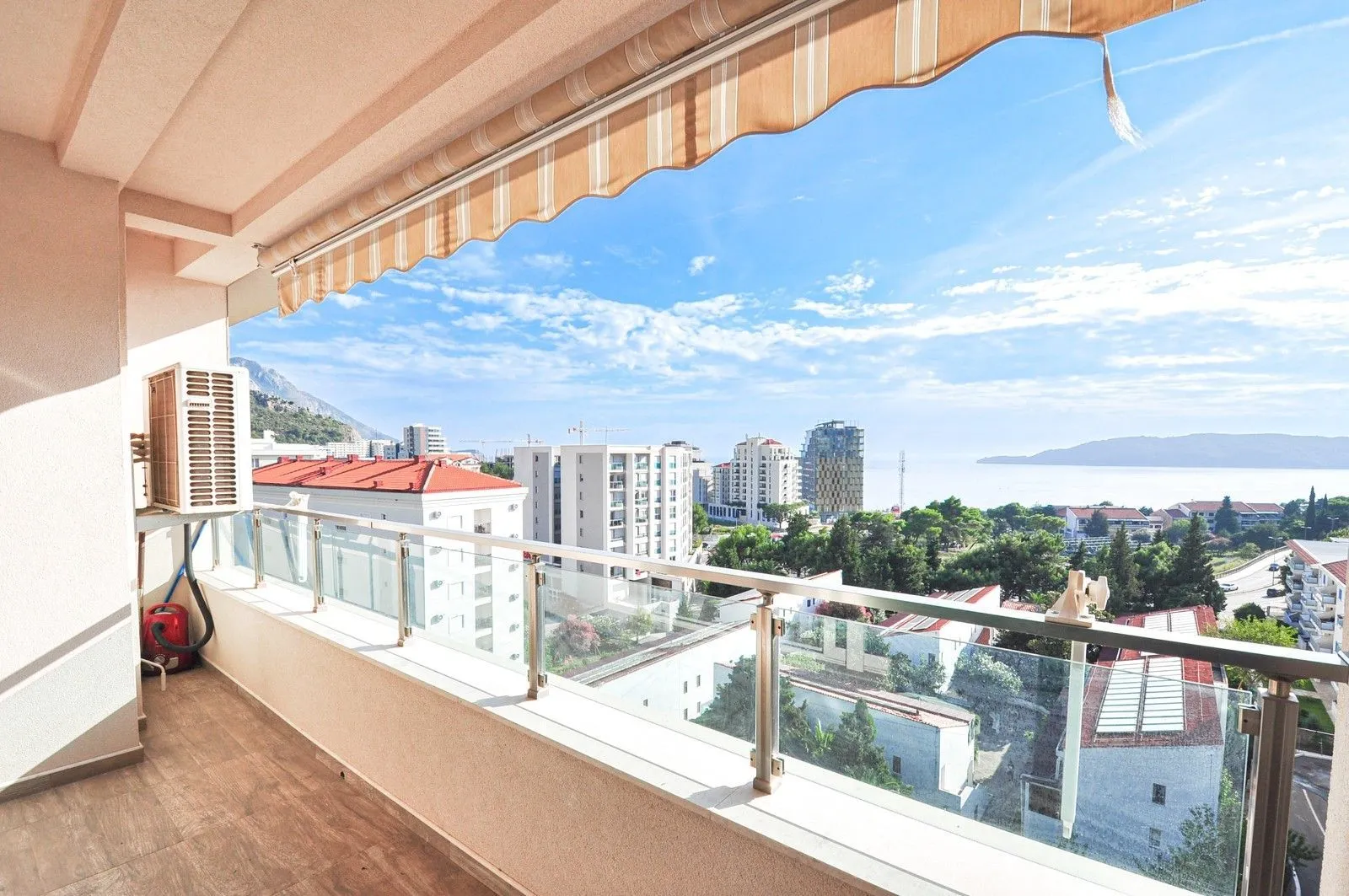 Sale, two bedroom apartment, 115m², Bečići, Budva
