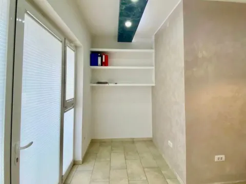 Izdavanje, poslovni prostor, 21m², Ljubović, Podgorica - image 4