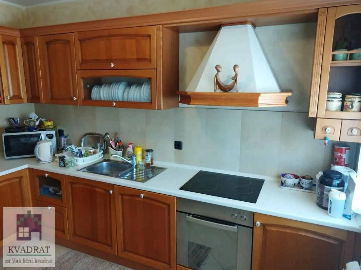 Prodaja, četvorosoban stan, 115m², Grbavica, Novi Sad Sve Podlokacije