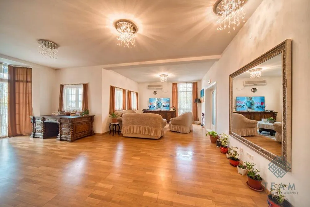 Prodaja, kuća, 560m², Podgorica, Crna Gora