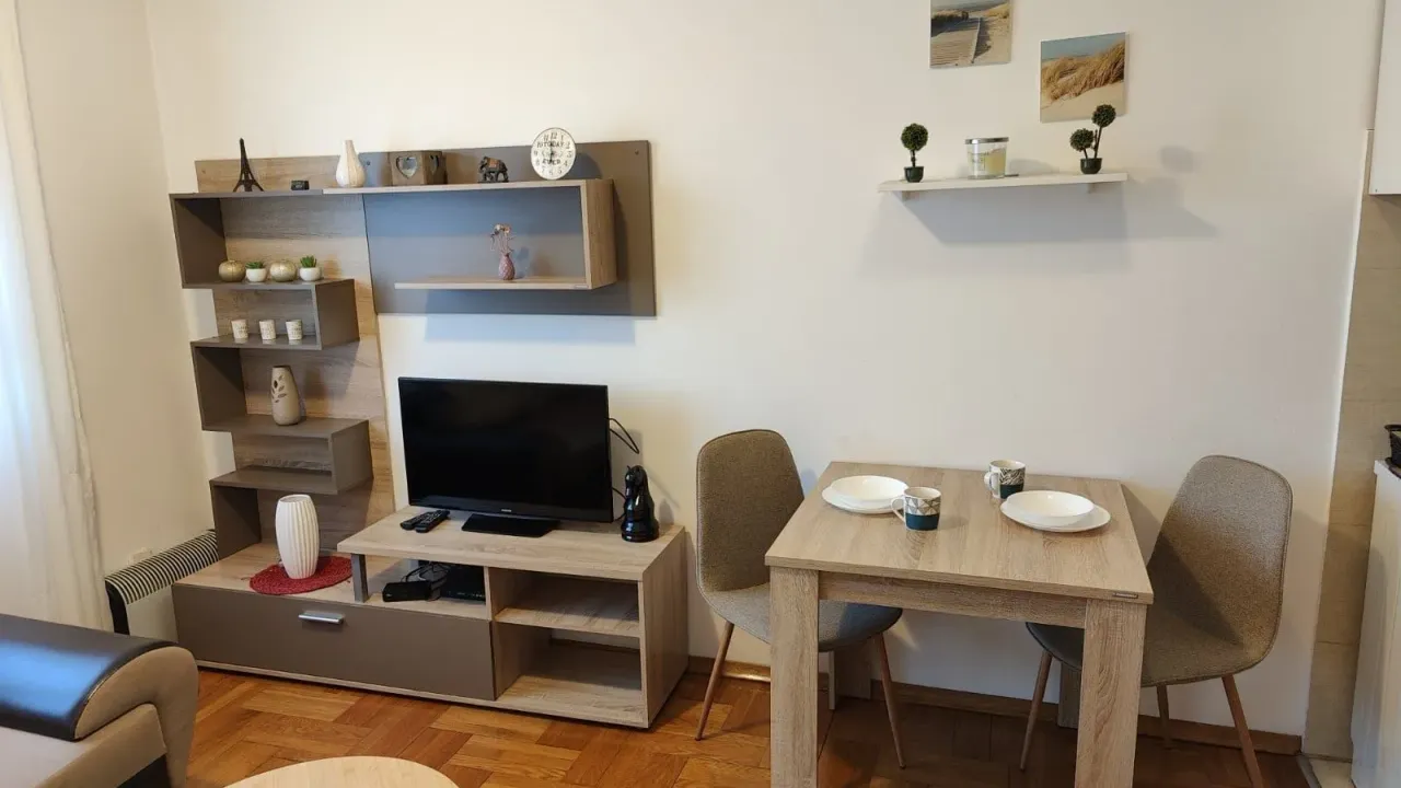 Izdavanje, jednosoban stan, 34m², Stari Aerodrom, Podgorica