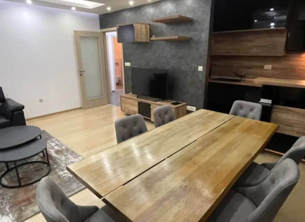 Izdavanje, trosoban stan, 100m², City Kvart, Podgorica