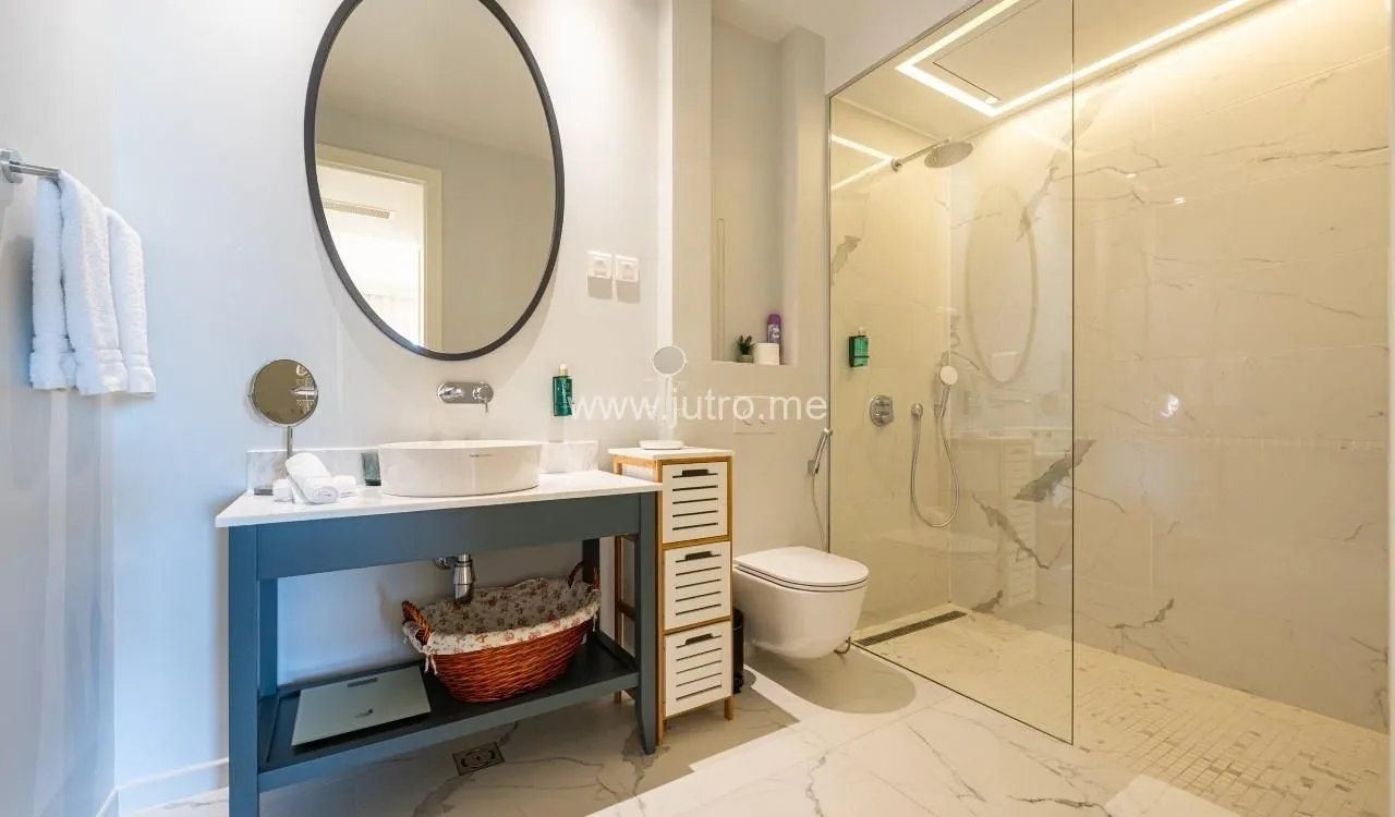 Prodaja, trosoban stan, 190m², Luštica Bay, Tivat