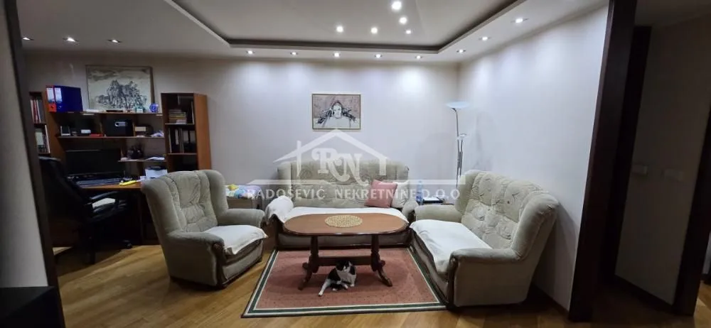 Sale, apartment, 199m², Petlovo Brdo, Beograd