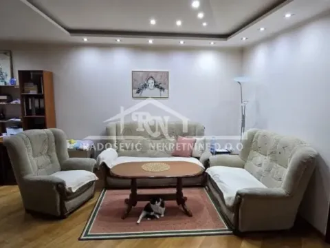 Prodaja, stan, 199m², Petlovo Brdo, Beograd - image 1