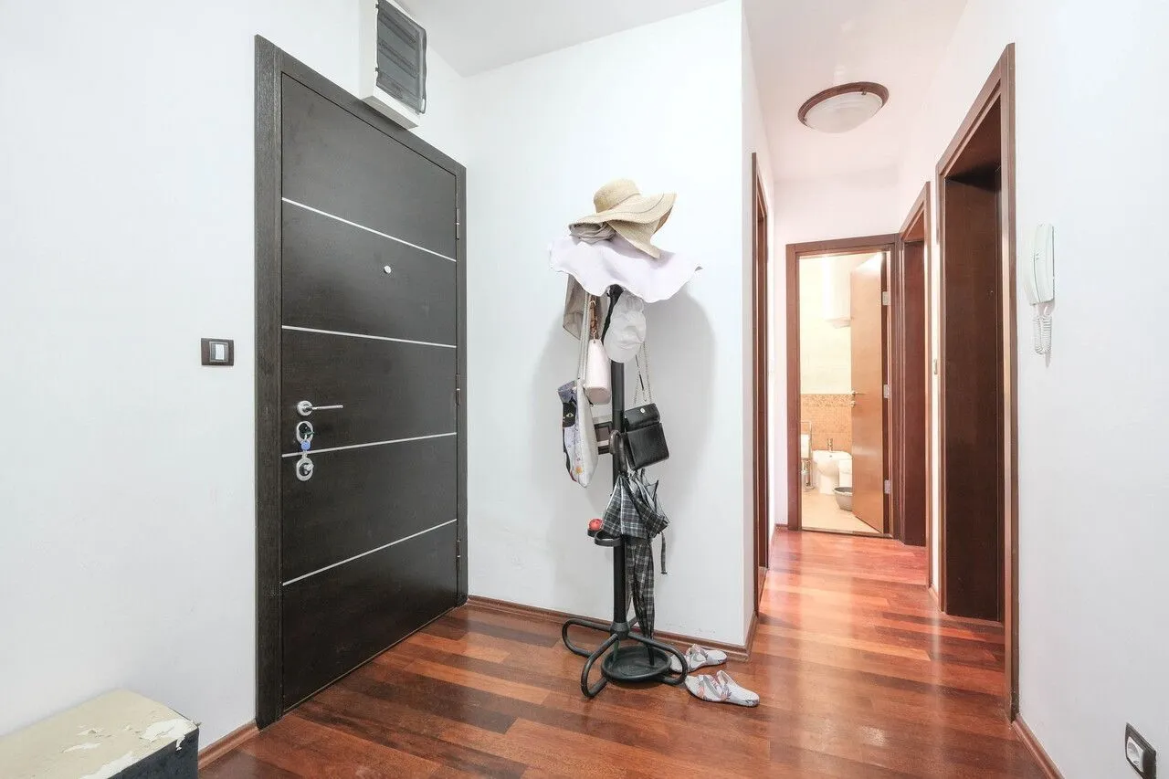 Prodaja, dvosoban stan, 85m², Dobrota, Kotor