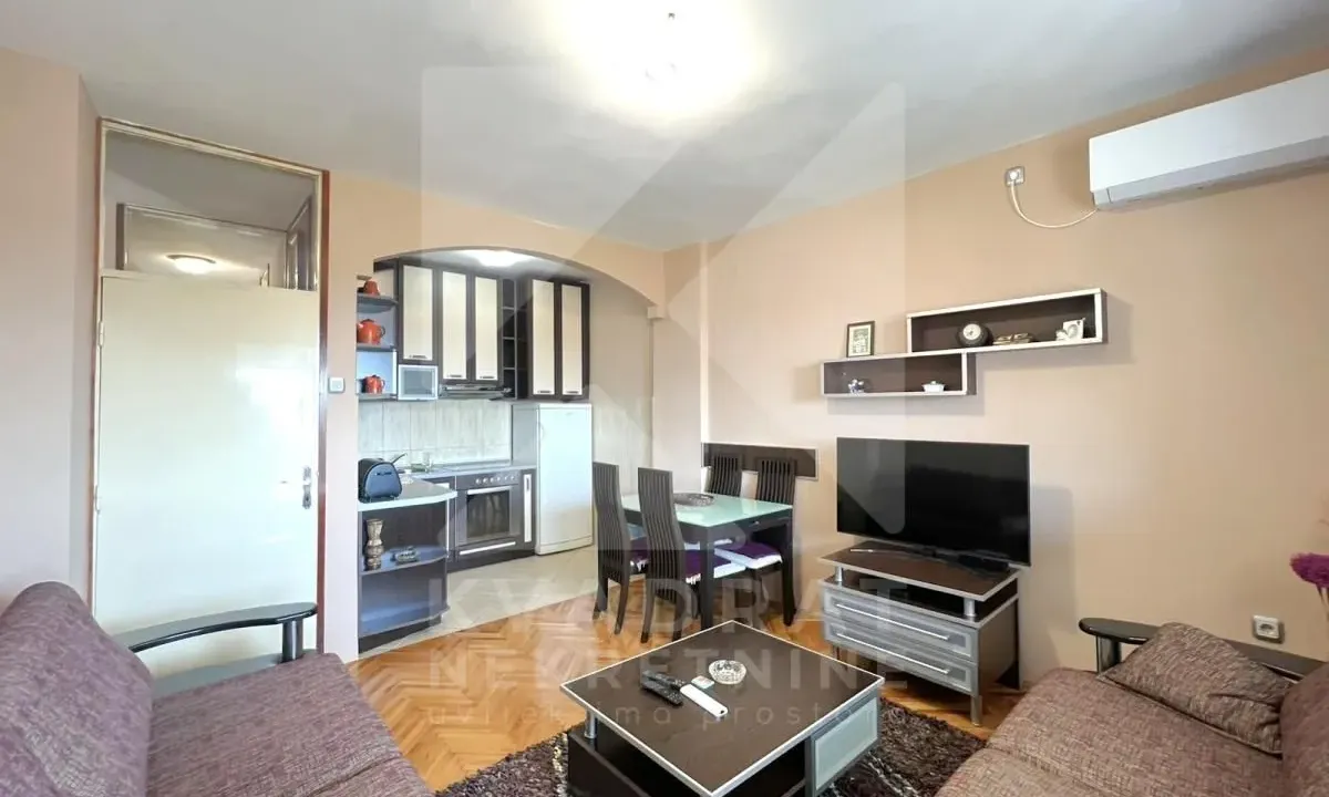 Rent, two bedroom apartment, 65m², Pejton, Podgorica