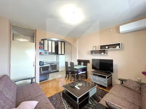Rent, two bedroom apartment, 65m², Pejton, Podgorica - image 1