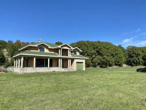 Prodaja, kuća, 302m2, Nikšić Prodaja, kuća, 302m2, Nikšić