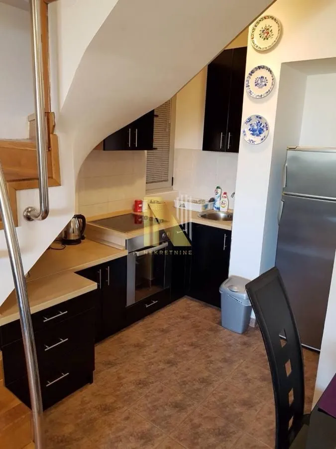 Izdavanje, dvosoban stan, 51m², Centar, Novi Sad