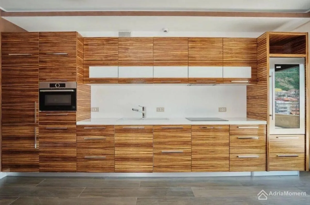 Prodaja, četvorosoban stan, 350m², Rafailovići, Budva