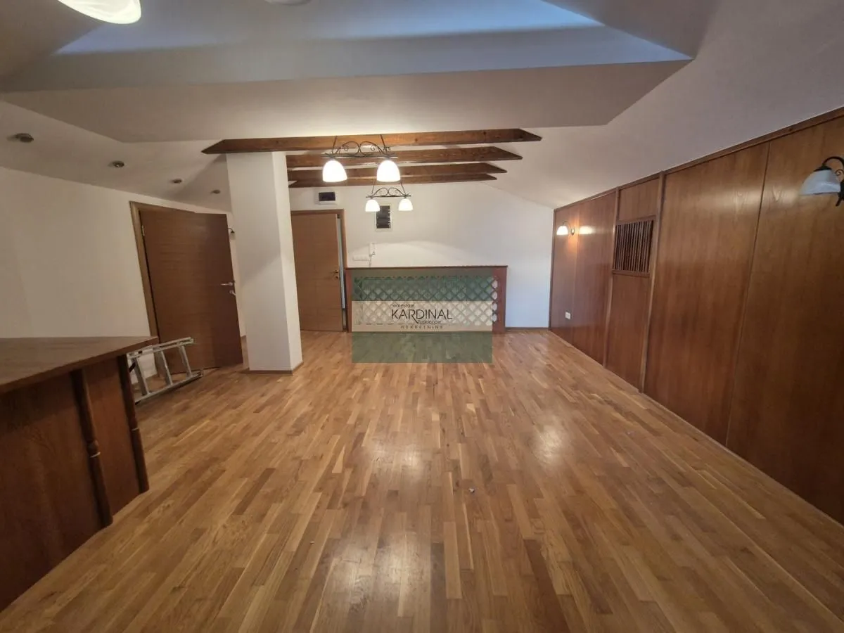 Prodaja, trosoban stan, 99m², Vašarište, Jagodina