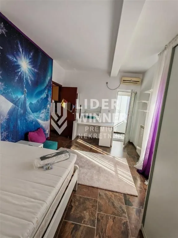 Izdavanje, četvorosoban stan, 120m², Petlovo Brdo, Beograd