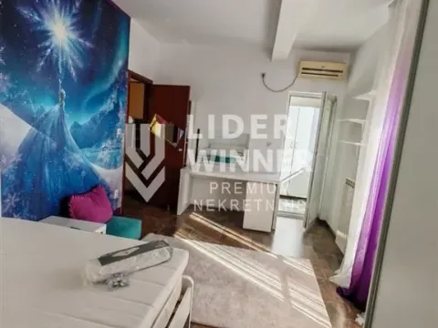 Izdavanje, četvorosoban stan, 120m², Petlovo Brdo, Beograd - image 4