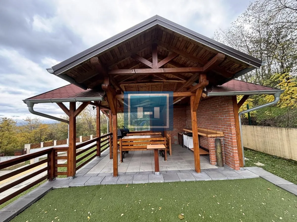 Prodaja, kuća, 220m², Đurđevo brdo, Jagodina