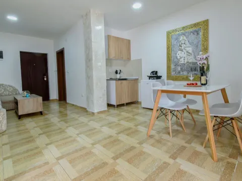 Izdavanje, jednosoban stan, 42m², Bečići, Budva - image 16