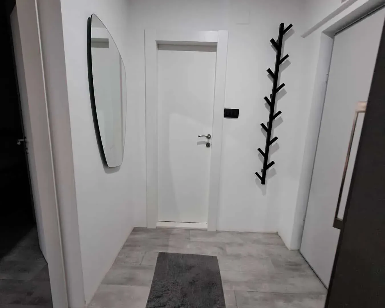 Izdavanje, jednosoban stan, 40m², Bečići, Budva