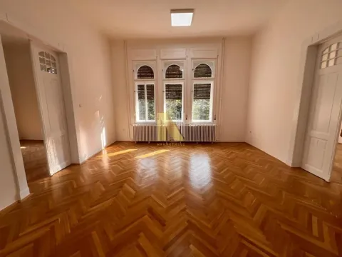 Izdavanje, poslovni prostor, 237m², Centar, Novi Sad