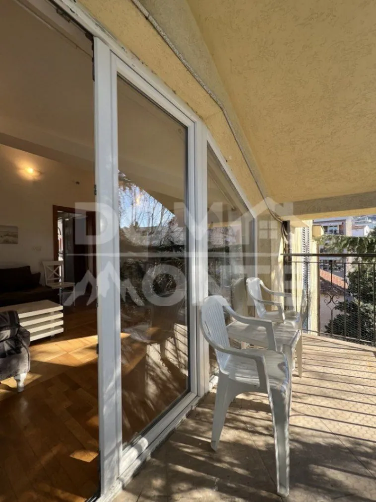 Izdavanje, dvosoban stan, 80m², Centar, Tivat