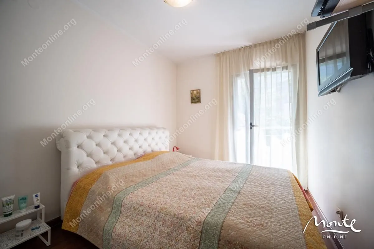 Prodaja, dvosoban stan, 81m², Dobrota, Kotor