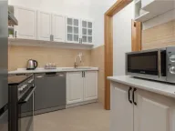 Izdavanje, dvosoban stan, 80m², Budva, Crna Gora - image 13