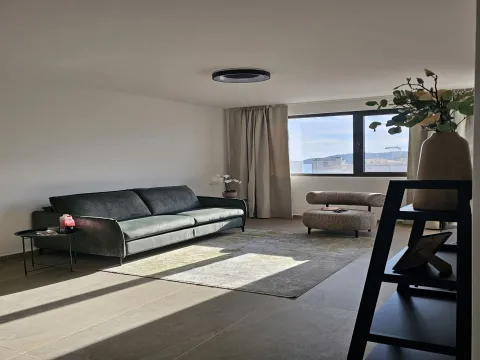 Rent, one bedroom apartment, 46m², Bečići, Budva - image 1