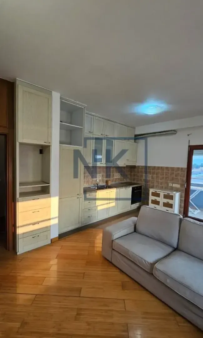 Izdavanje, dvosoban stan, 64m², Stari Aerodrom, Podgorica
