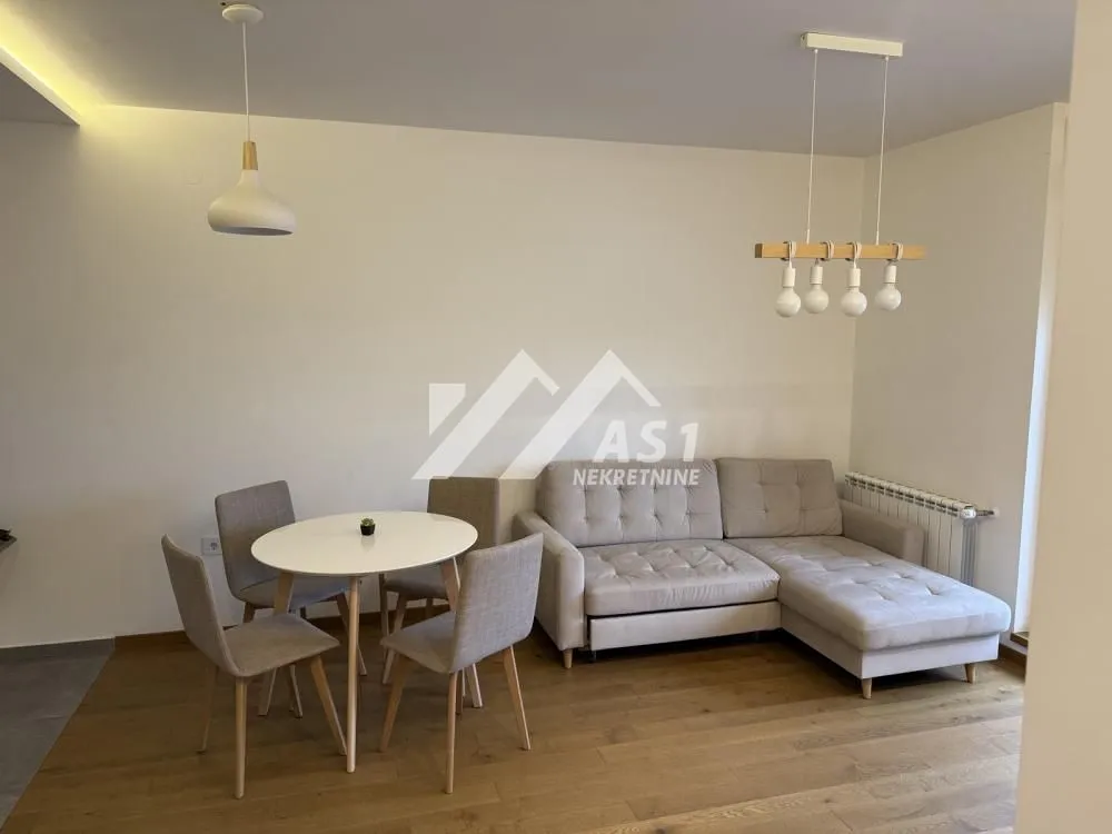 Izdavanje, dvosoban stan, 45m², Bulevar Evrope, Novi Sad Sve Podlokacije
