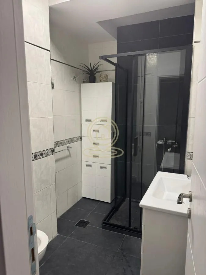 Izdavanje, trosoban stan, 120m², Savski Venac, Beograd