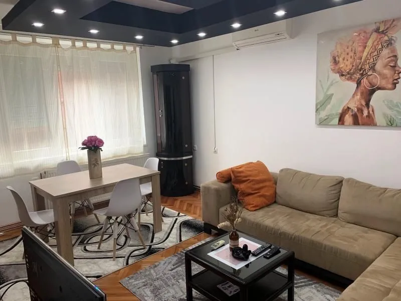 Izdavanje, trosoban stan, 60m², Centar, Niš