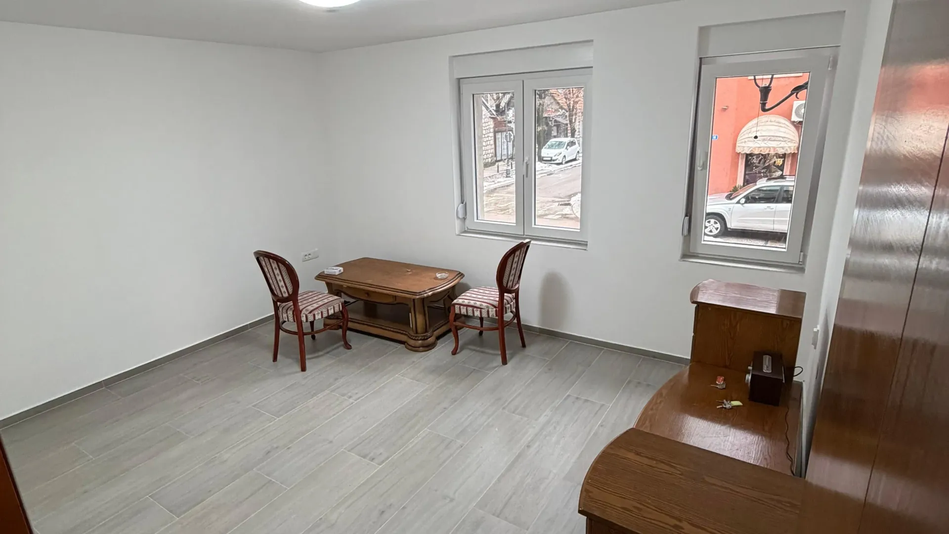Izdavanje, dvosoban stan, 45m², Centar, Cetinje