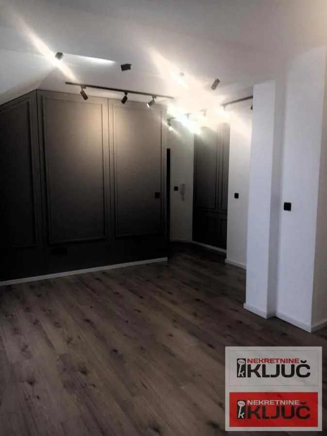 Prodaja, trosoban stan, 58m², Bulevar Oslobodjenja, Novi Sad Sve Podlokacije