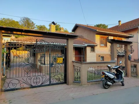 Prodaja, kuća, 165m², Sremska Kamenica, Petrovaradin - image 1