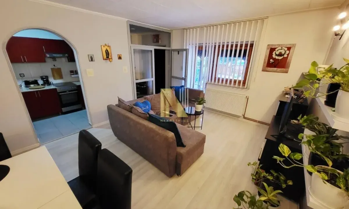 Prodaja, trosoban stan, 69m², Petrovaradin, Novi Sad